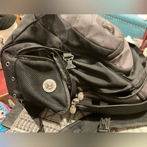 Swiss Gear Multi - Pocket Airflow Cushioned Black/Gray Backpack - Picture 3 of 7